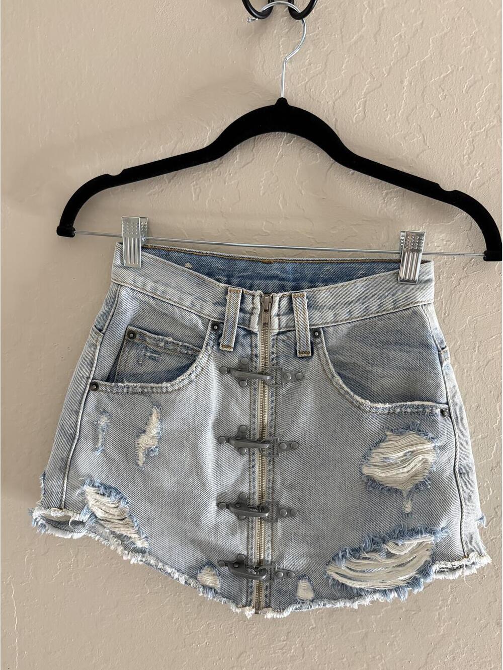 Carmar Nova buckle skirt